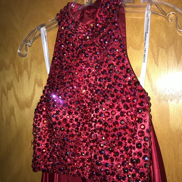 Red Prom Dress 💃🏽👗💗💕 - Picture 2 of 4